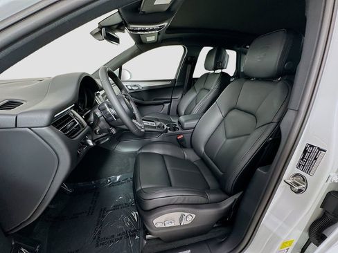 Certified 2026 Porsche Macan AWD/4WD image 5
