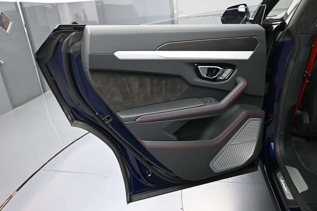 Used 2023 Lamborghini Urus S AWD/4WD image 24