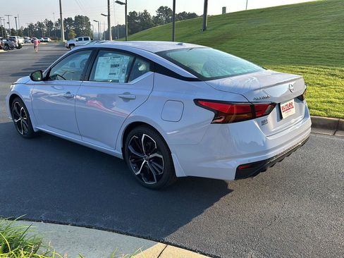 New 2025 Nissan Altima 2.5 SR image 3