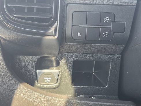Used 2024 RAM ProMaster 2500 w/ Convenience Group FWD image 33