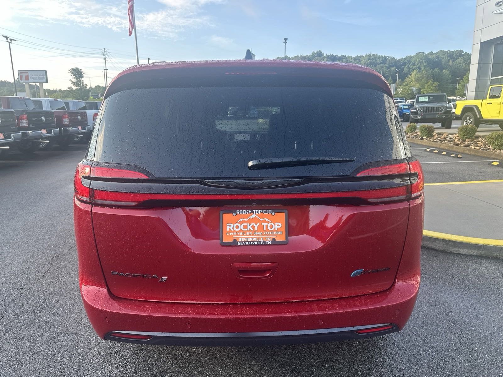 New 2024 Chrysler Pacifica Premium FWD image 8