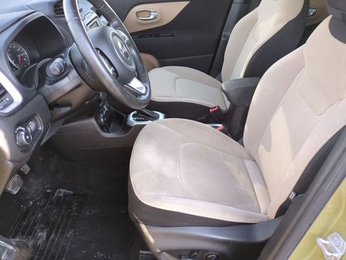 Used 2015 Jeep Renegade Latitude w/ Popular Equipment Group image 16