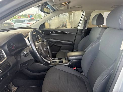 Used 2018 Kia Sorento FWD image 11
