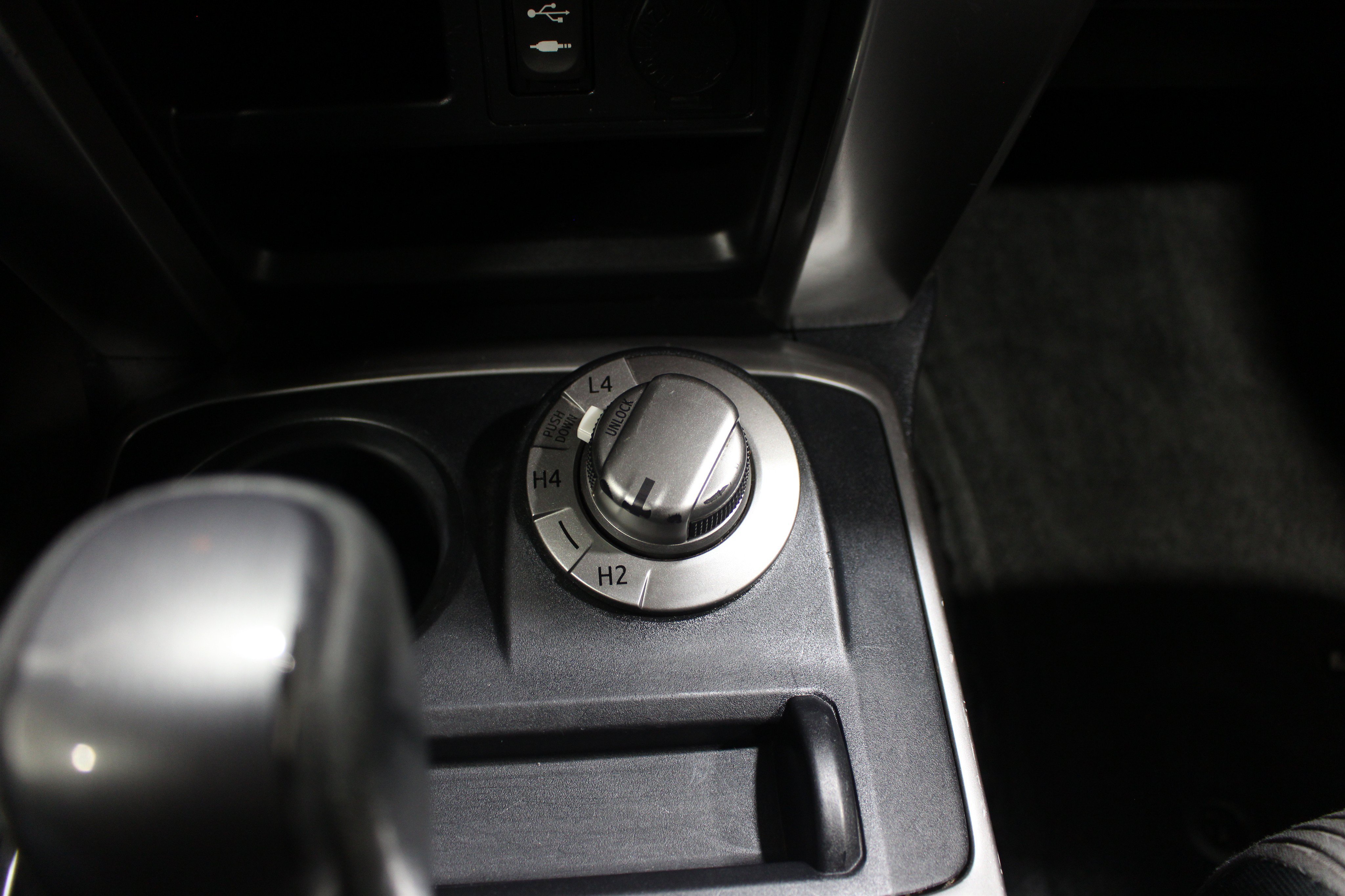Used 2014 Toyota 4Runner SR5 AWD/4WD image 17