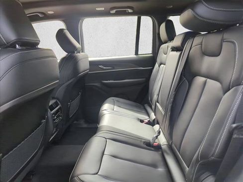 New 2025 Jeep Grand Cherokee Limited image 17