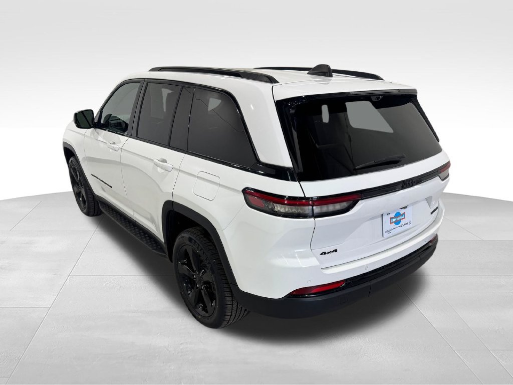 Used 2024 Jeep Grand Cherokee Limited w/ Luxury Tech Group II AWD/4WD image 39