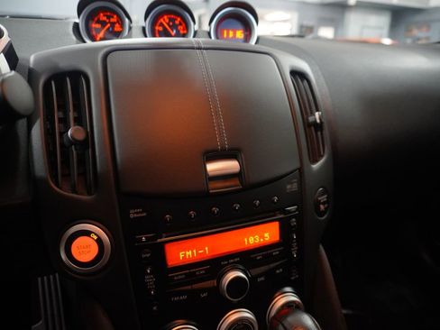 Used 2010 Nissan 370Z Touring image 16