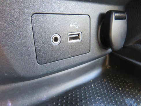 Used 2018 Nissan Rogue S image 24