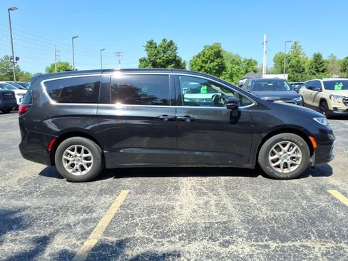 Used 2023 Chrysler Pacifica Touring-L FWD image 30