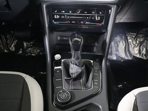 Used 2025 Volkswagen Taos SE image 34