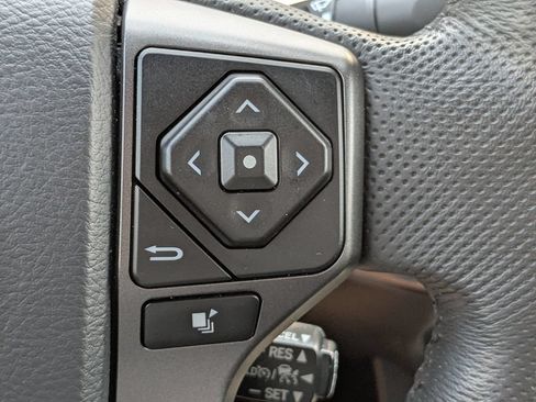 Used 2020 Toyota Tacoma TRD Off-Road w/ TRD Premium Off Road Package AWD/4WD image 26
