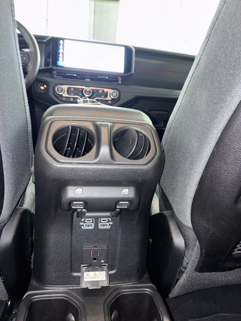 Used 2026 Jeep Wrangler Unlimited Rubicon AWD/4WD image 30