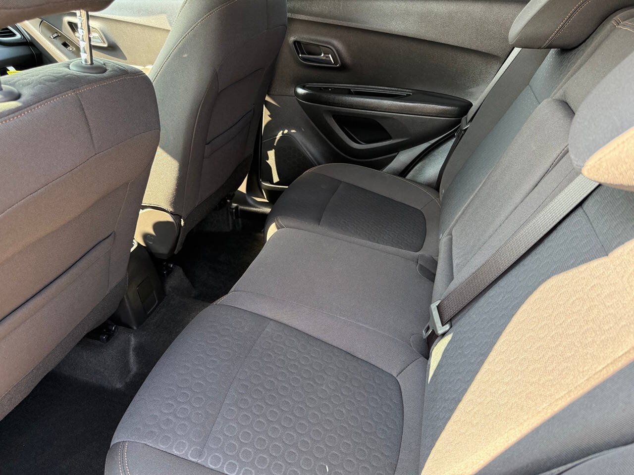 Used 2022 Chevrolet Trax LS w/ Tint and Cruise Package AWD/4WD image 11
