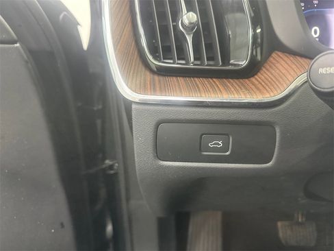 Used 2024 Volvo XC60 B5 Plus image 35