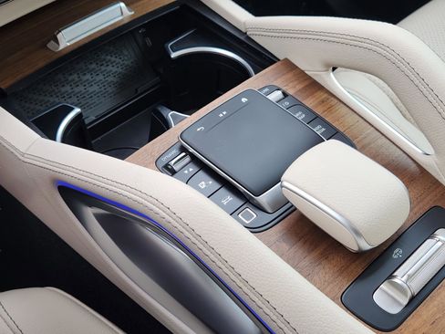 Certified 2025 Mercedes-Benz GLS 450 4MATIC image 13