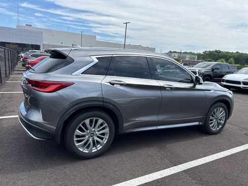 Used 2023 INFINITI QX50 Luxe FWD image 2