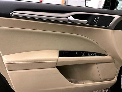 Used 2016 Ford Fusion SE image 22