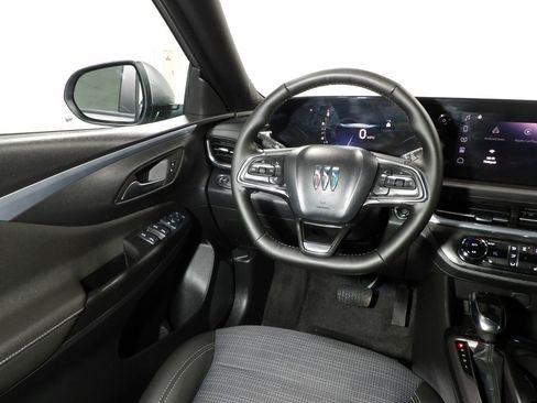 Used 2025 Buick Envista Preferred w/ Convenience I Package FWD image 17