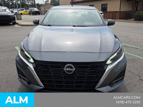 Used 2025 Nissan Altima 2.5 SV FWD image 3