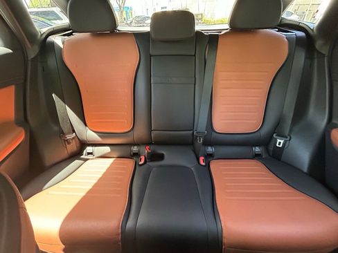 Used 2025 Mercedes-Benz GLC 300 image 13