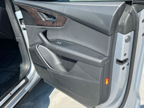 Used 2019 Audi Q8 Premium Plus AWD/4WD image 14