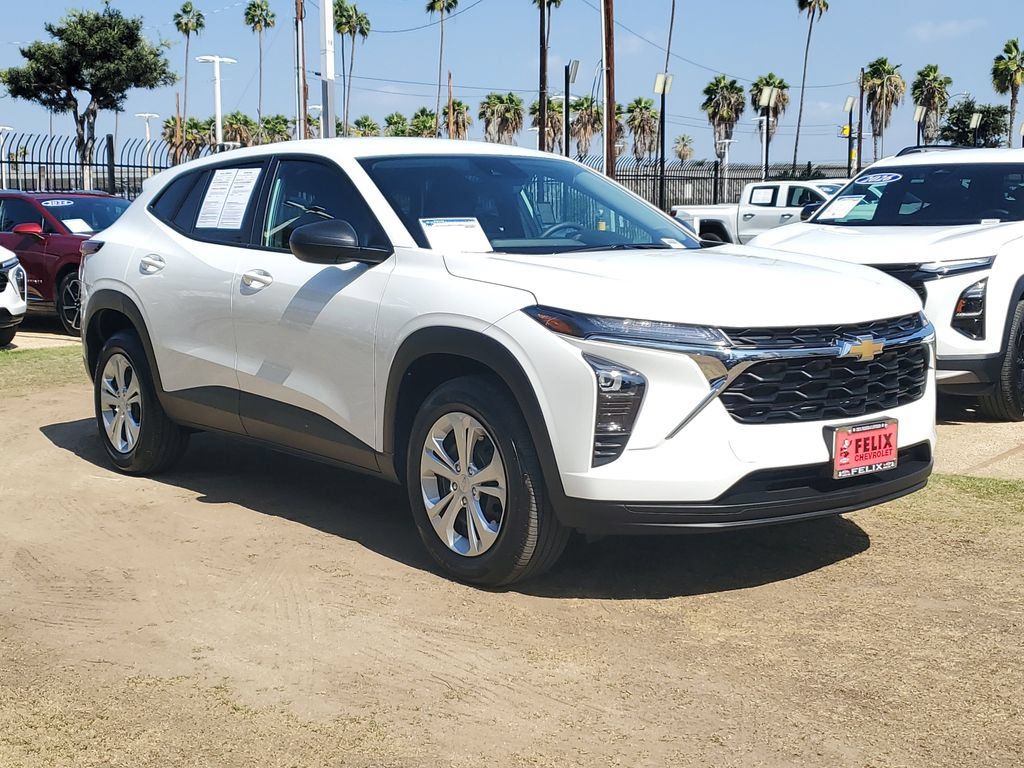 Used 2026 Chevrolet Trax LS w/ Driver Confidence Package FWD image 3