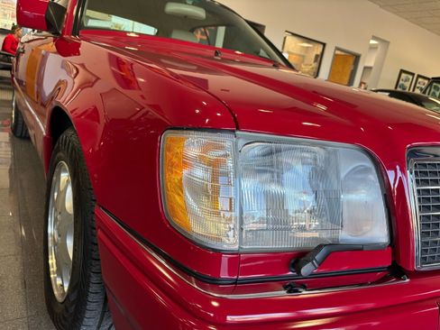 Used 1995 Mercedes-Benz E 320 Convertible image 24