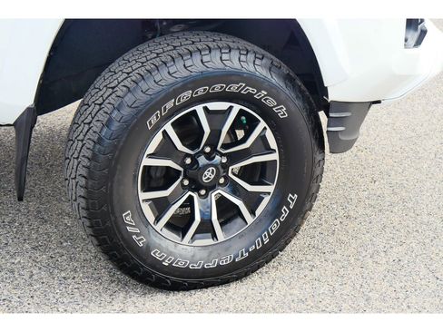 Used 2020 Toyota Tacoma TRD Sport w/ Technology Package image 26