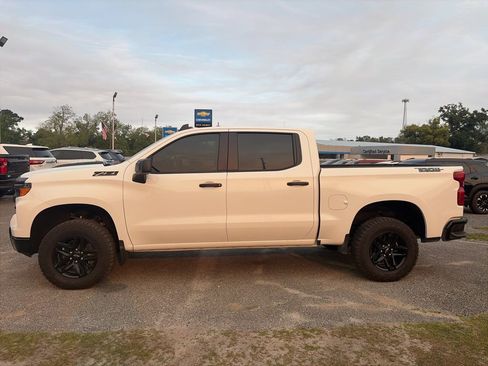 Used 2025 Chevrolet Silverado 1500 Custom Trail Boss w/ Dark Appearance Package image 2