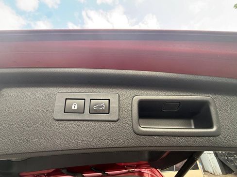 Used 2019 Subaru Forester Premium AWD/4WD image 19