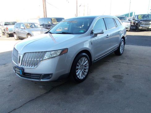 Used 2012 Lincoln MKT FWD image 6