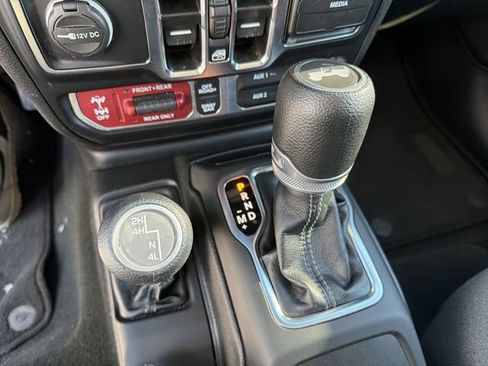Used 2024 Jeep Wrangler Unlimited Rubicon AWD/4WD image 21