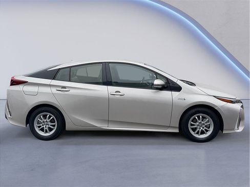 Used 2018 Toyota Prius Prime Premium w/ Carpet Mat Package FWD image 7