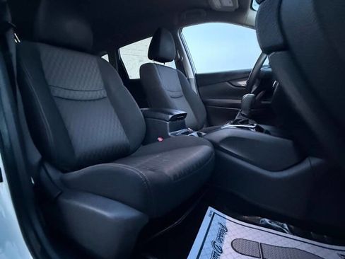 Used 2017 Nissan Rogue S w/ S Appearance Package image 9