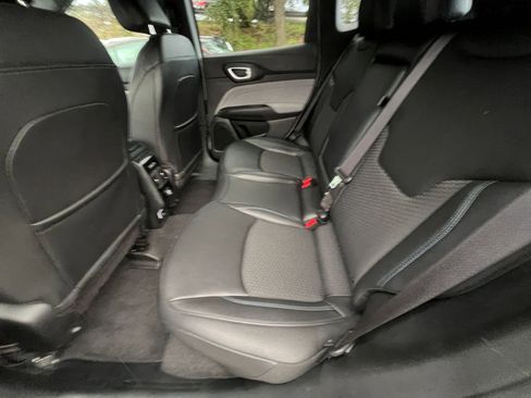 Used 2025 Jeep Compass Latitude image 25