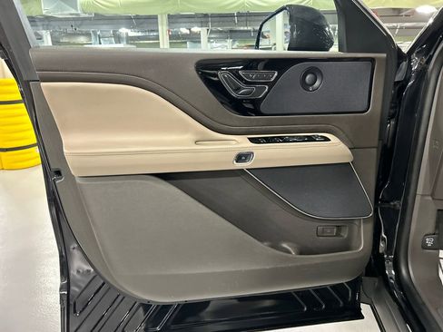 Used 2023 Lincoln Aviator Reserve w/ Jet Package AWD/4WD image 9