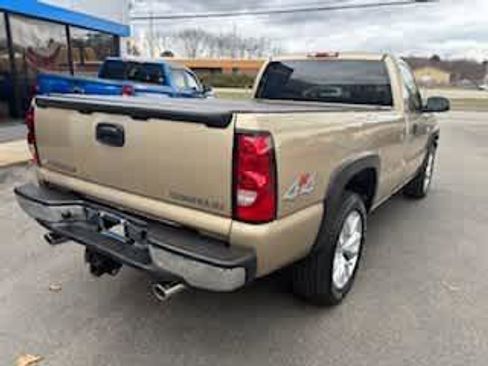 Used 2005 Chevrolet Silverado 1500 LS w/ Light Duty Power Package AWD/4WD image 10