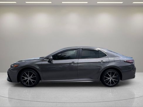 Used 2024 Toyota Camry SE FWD image 2