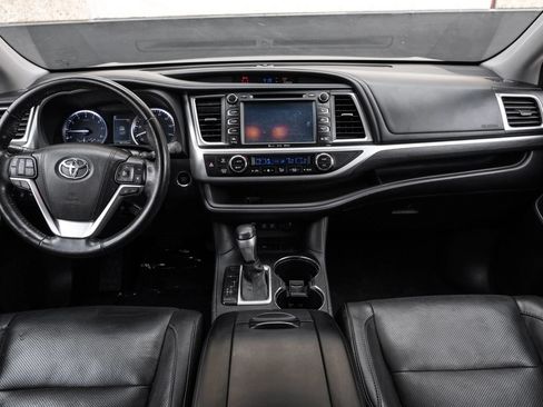Used 2017 Toyota Highlander Limited Platinum FWD image 17