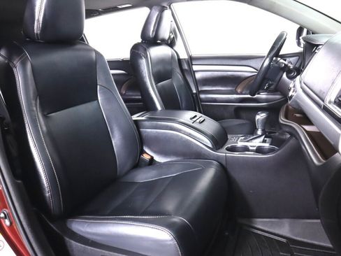 Used 2018 Toyota Highlander XLE AWD/4WD image 42