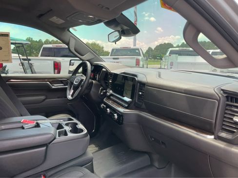 Used 2025 GMC Sierra 1500 SLE w/ X31 Off-Road Package AWD/4WD image 26