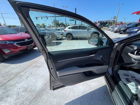 Used 2021 Toyota Camry SE FWD image 8