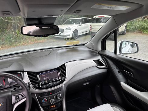 Used 2022 Chevrolet Trax LT w/ LT Convenience Package image 35