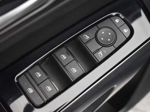 Used 2025 Nissan Pathfinder SL AWD/4WD image 11