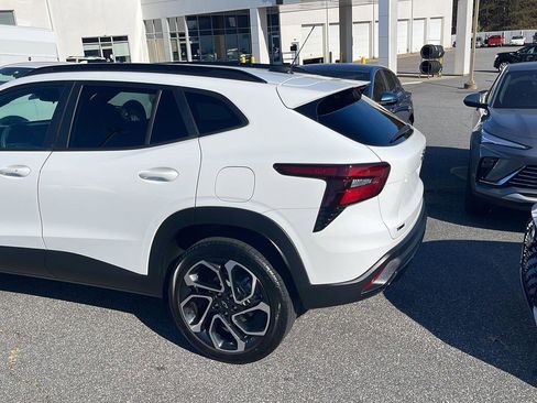 Used 2025 Chevrolet Trax RS w/ Sunroof Package image 4