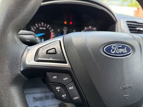 Used 2018 Ford Fusion SE image 25