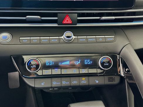 Used 2024 Hyundai Elantra Limited image 16