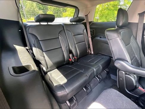 Used 2017 GMC Acadia SLE FWD image 28