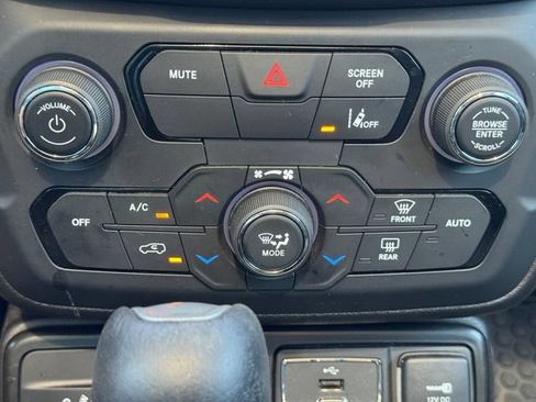 Certified 2022 Jeep Renegade Limited w/ Sun, Sound & Wheels Group AWD/4WD image 34