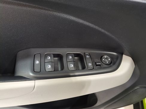 Certified 2023 Hyundai Venue SEL FWD image 17
